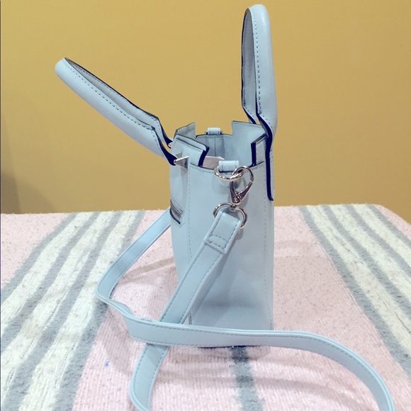 NWOT, Danielle Nicole Crossbody in pale blue - Picture 4 of 11